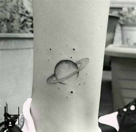 saturno tatto|35 Amazing Saturn Tattoos With Meanings, Ideas